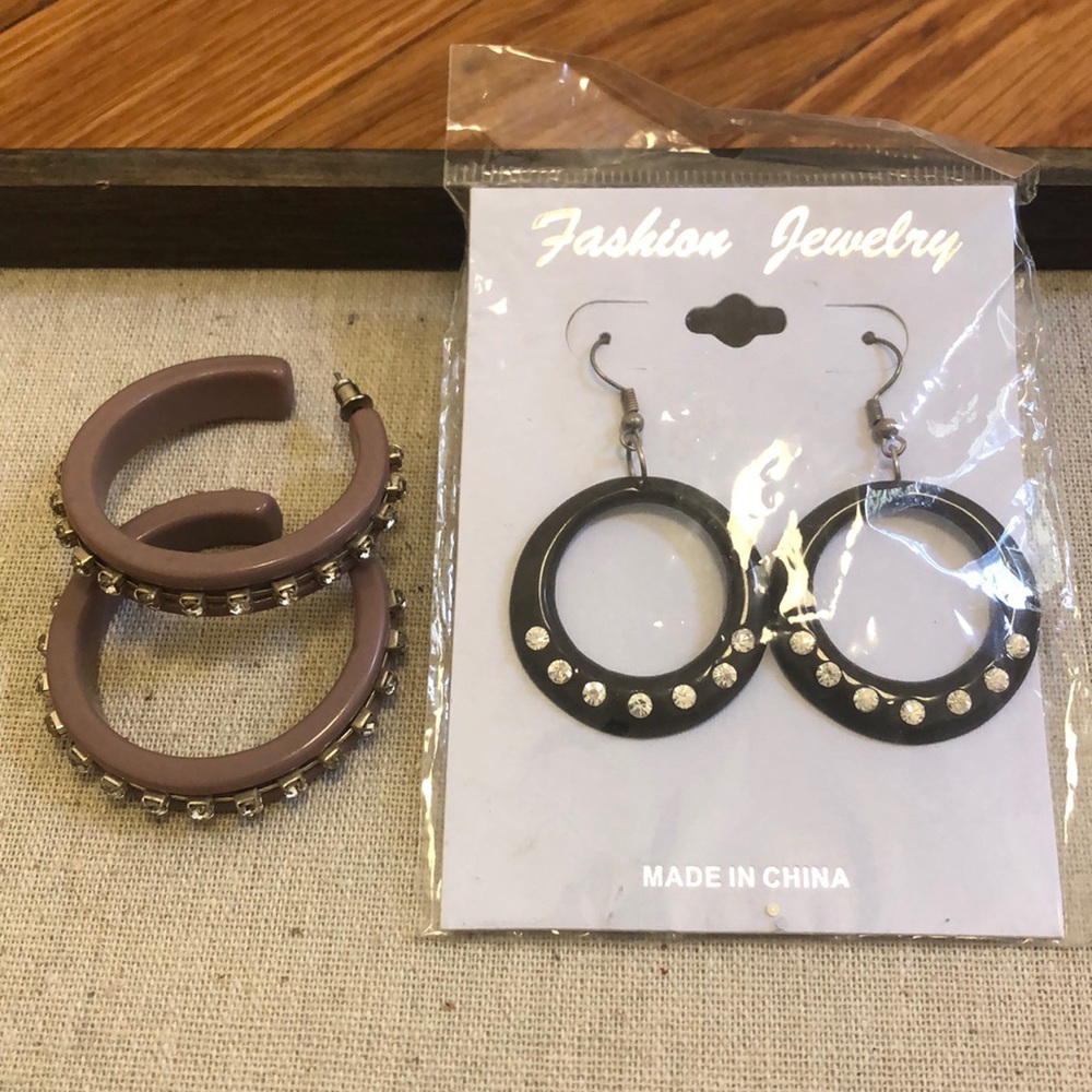 💥3 for $10💥 Vintage costume jewelry - earrings